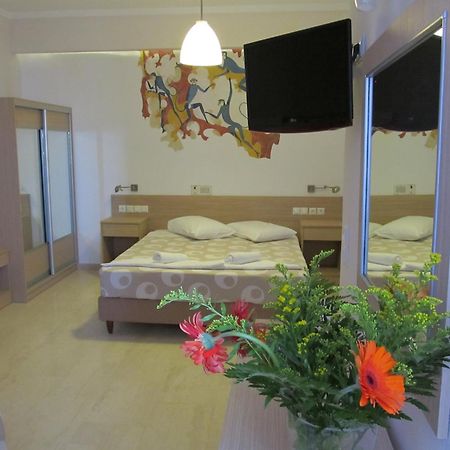 Hippocampus Hotel Камари Экстерьер фото